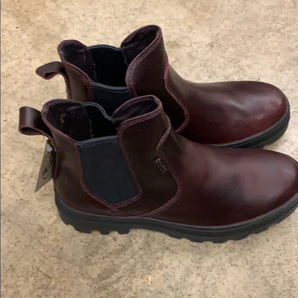 Palladium burgundy Chelsea boot